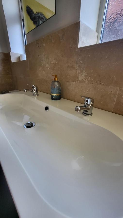 The Bolt Hotel Нюхейвън Екстериор снимка